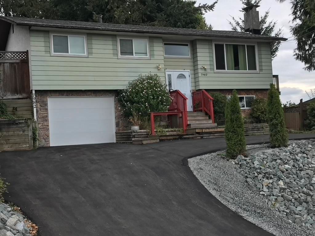 Main Photo: 7982 WILLOW Street in Mission: Mission BC House for sale : MLS®# R2805602