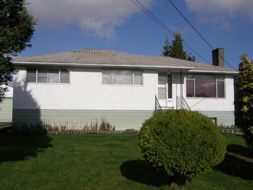 Main Photo: 15571 Goggs Avenue in White Rock: House  (South Surrey White Rock)  : MLS®# F1027402