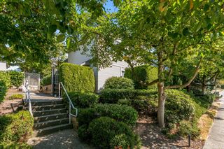 Photo 1: 1818 CHESTERFIELD Avenue in North Vancouver: Central Lonsdale Townhouse for sale : MLS®# R2757317