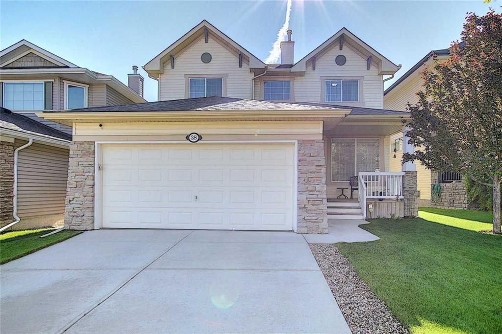 Main Photo: 38 CRESTHAVEN Way SW in Calgary: Crestmont Detached for sale : MLS®# C4302702