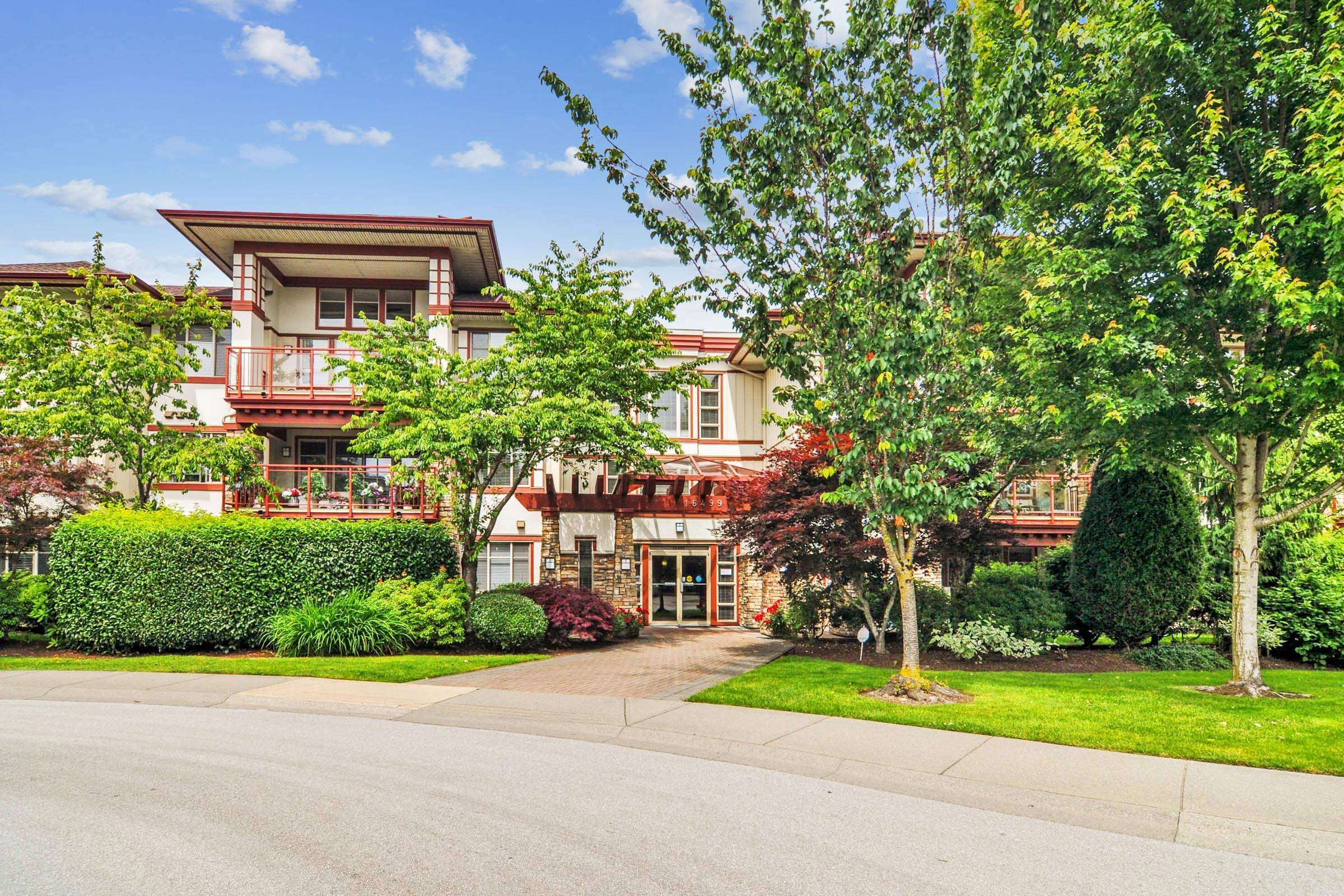 Main Photo: 110 16499 64 Avenue in Surrey: Cloverdale BC Condo for sale in "St. Andrew's" (Cloverdale)  : MLS®# R2635093
