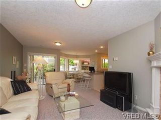 Photo 8: 1028 Adeline Pl in VICTORIA: SE Broadmead House for sale (Saanich East)  : MLS®# 573085