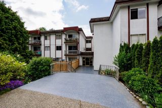 Main Photo: 212 135 W 21ST Street in North Vancouver: Central Lonsdale Condo for sale in "Del Amo" : MLS®# R2782954