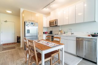 Photo 6: 214 1621 HAMILTON Avenue in North Vancouver: Mosquito Creek Condo for sale in "HEYWOOD ON THE PARK" : MLS®# R2880099