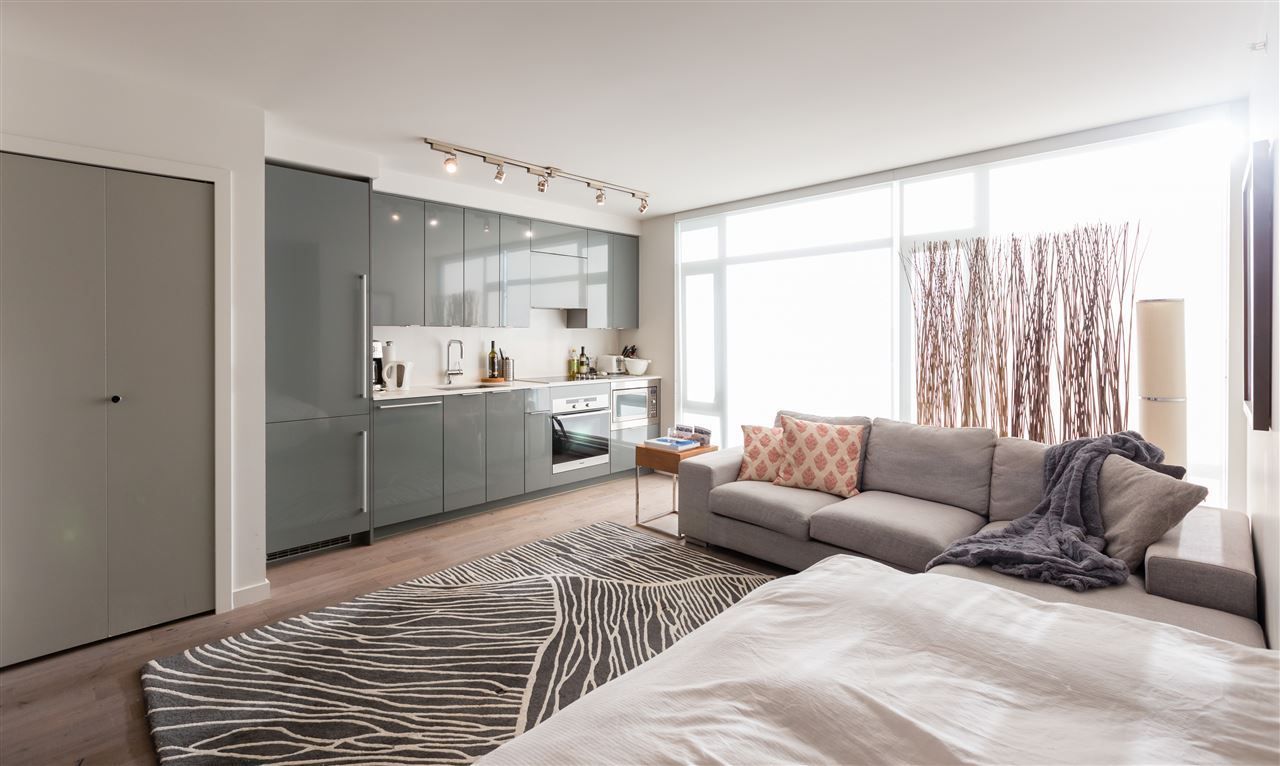 Main Photo: 2106 161 W GEORGIA Street in Vancouver: Downtown VW Condo for sale in "Cosmo by Concord Pacific" (Vancouver West)  : MLS®# R2538446