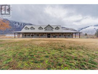 Photo 1: 2338 HWY 3 in Cawston: House for sale : MLS®# 10302885