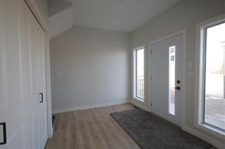 Photo 2: 48 TALLGRASS Lane NW in Altona: House for sale : MLS®# 202329518