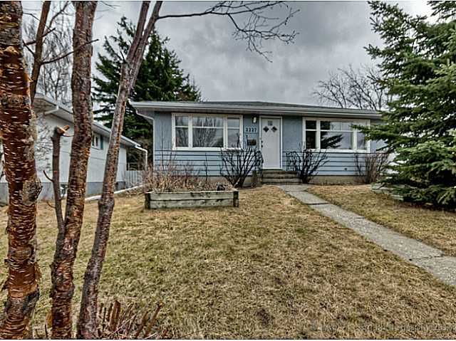Pure Charm!  Located on a 50x120 lot in Banff Trail!