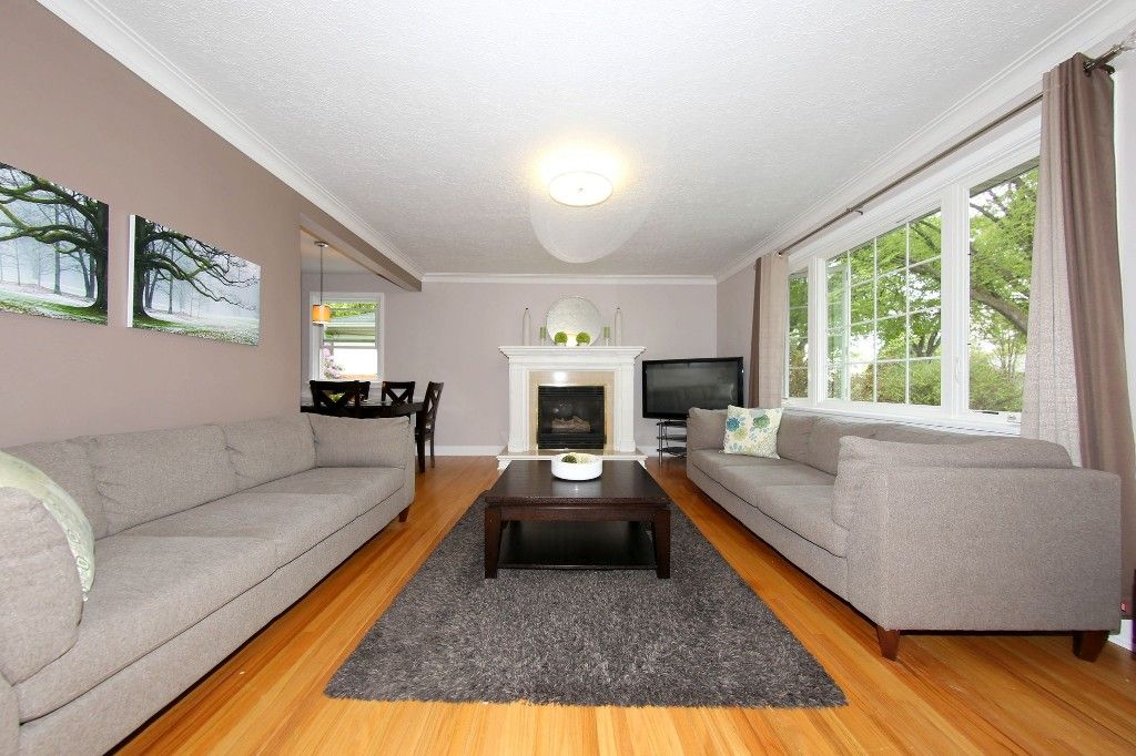 Photo 3: Photos: 372 Lockwood Street in Winnipeg: River Heights Single Family Detached for sale (1C)  : MLS®# 1713596