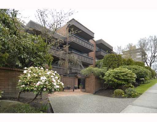 Main Photo: 216 1405 W 15TH Avenue in Vancouver: Fairview VW Condo for sale in "LANDMARK GRAND APTS" (Vancouver West)  : MLS®# V719070
