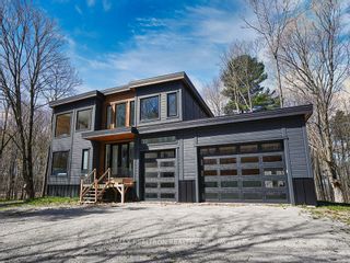 Main Photo: 3328 4 Line N in Oro-Medonte: Horseshoe Valley House (2-Storey) for sale : MLS®# S8305556