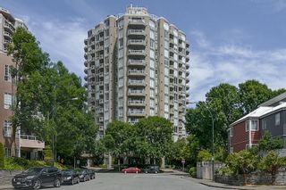 Photo 1: 1605 1135 QUAYSIDE Drive in New Westminster: Quay Condo for sale in "ANCHOR POINTE" : MLS®# R2743558