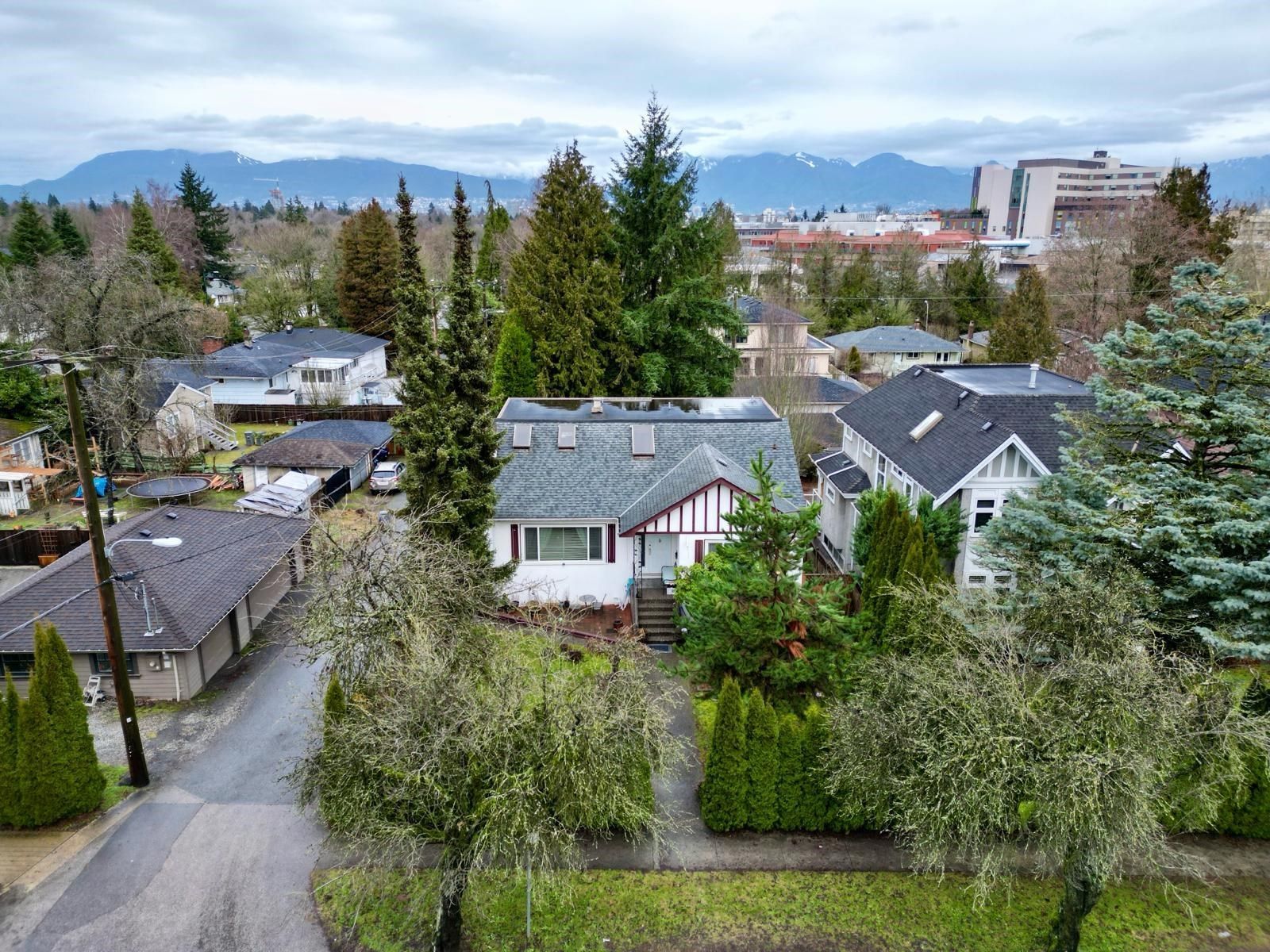 Main Photo: 985 W 33RD Avenue in Vancouver: Cambie House for sale (Vancouver West)  : MLS®# R2843290