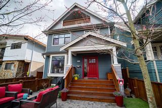 Photo 1: 1816 E 14TH Avenue in Vancouver: Grandview VE 1/2 Duplex for sale in "TROUT LAKE" (Vancouver East)  : MLS®# R2354239