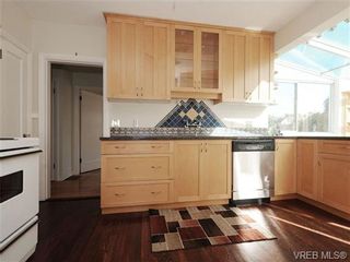 Photo 6: 2557 Vancouver St in VICTORIA: Vi Hillside House for sale (Victoria)  : MLS®# 684317