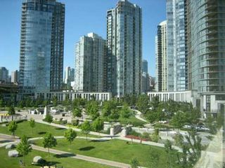 Photo 2: 603 426 BEACH CR in Vancouver: False Creek North Condo for sale in "KING'S LANDING" (Vancouver West)  : MLS®# V598050