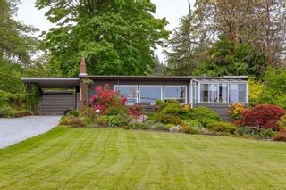 Photo 1: 8698 East Saanich Rd in North Saanich: NS Dean Park House for sale : MLS®# 957336