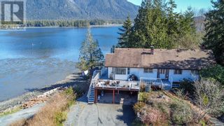 Photo 1: 740 Campbell St in Tofino: House for sale : MLS®# 956184