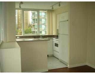 Photo 3: 1106 555 JERVIS Street in Vancouver: Coal Harbour Condo for sale in "HARBOURSIDE PARK" (Vancouver West)  : MLS®# V708670