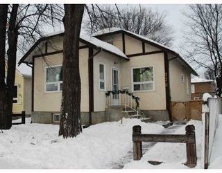Photo 1: 375 CHALMERS Avenue in WINNIPEG: East Kildonan Residential for sale (North East Winnipeg)  : MLS®# 2900377