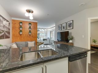 Photo 3: 403 1177 HORNBY Street in Vancouver: Downtown VW Condo for sale in "London Place" (Vancouver West)  : MLS®# R2656994