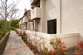 Photo 5: CLAIREMONT Townhouse for sale : 1 bedrooms : 2740 ARIANE DRIVE #160 in San Diego
