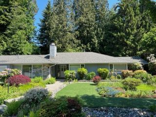 Photo 2: 3390 AINTREE Drive in North Vancouver: Edgemont House for sale : MLS®# R2779203