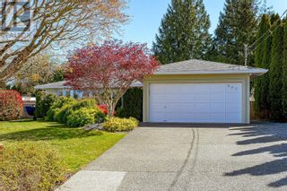 Photo 2: 827 Cameron Way in Ladysmith: House for sale : MLS®# 961073