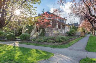 Photo 1: 301 FIFTH Avenue in New Westminster: Queens Park House for sale in "Queen's Park" : MLS®# R2361766