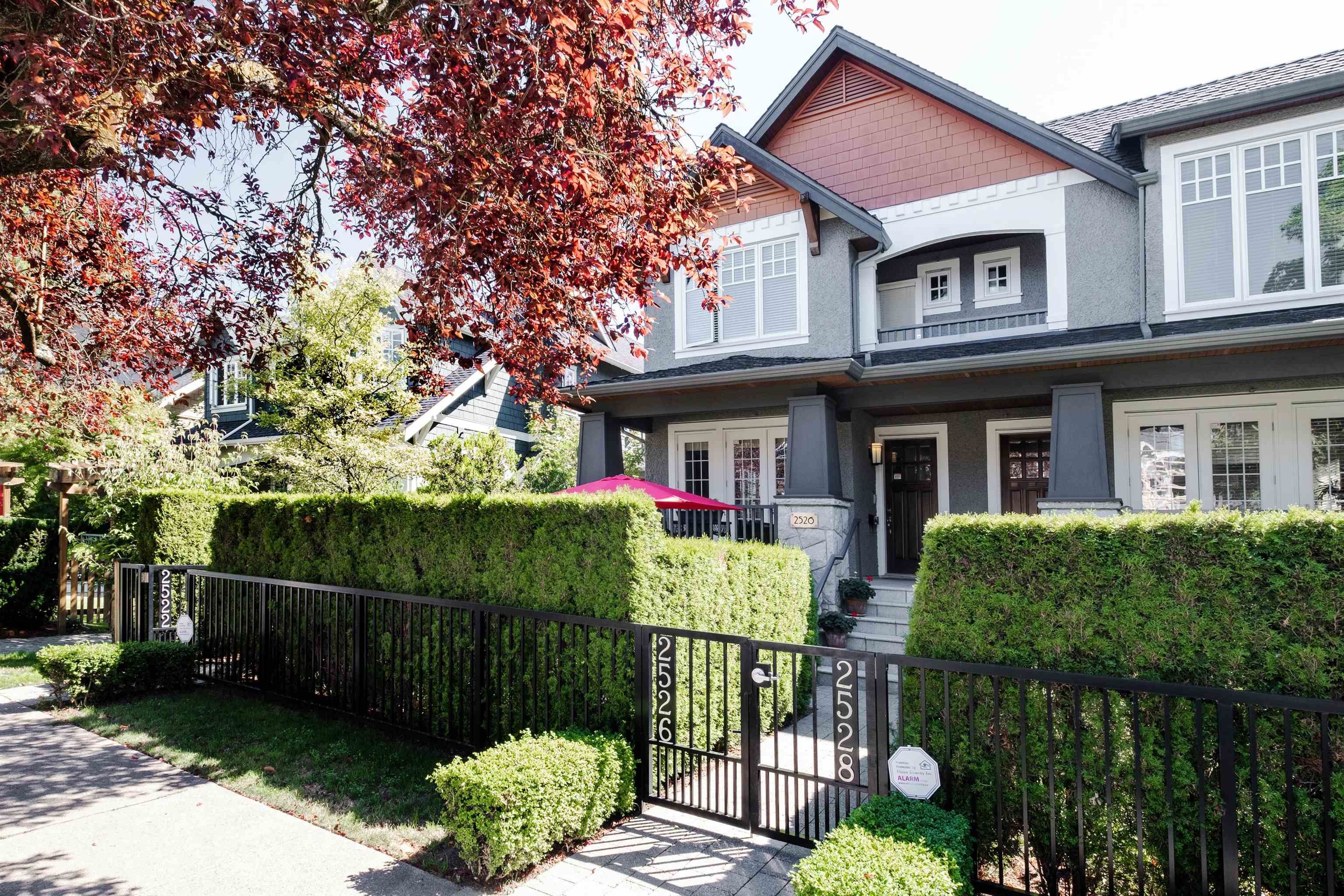 Main Photo: 2526 W 8TH Avenue in Vancouver: Kitsilano Townhouse for sale (Vancouver West)  : MLS®# R2814652