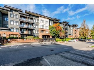 Photo 2: 407 20062 FRASER Highway in Langley: Langley City Condo for sale in "Varsity" : MLS®# R2640181