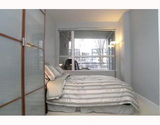 Photo 5: 2655 CRANBERRY Drive in Vancouver: Kitsilano Condo for sale in "NEW YORKER" (Vancouver West)  : MLS®# V639593