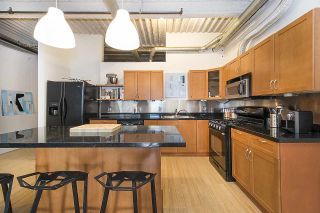 Photo 11: 210 237 E 4TH Avenue in Vancouver: Mount Pleasant VE Condo for sale in "ARTWORKS" (Vancouver East)  : MLS®# R2239279