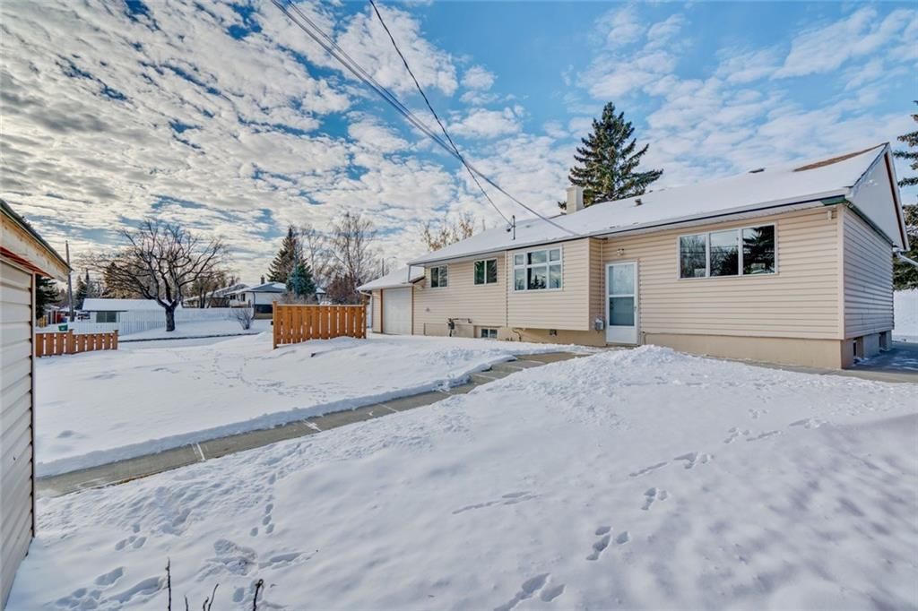 Photo 45: Photos: 936 TRAFFORD Drive NW in Calgary: Thorncliffe Detached for sale : MLS®# C4219404