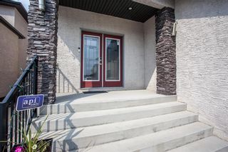 Photo 2: 240 Thorn Drive in Winnipeg: Amber Trails Residential for sale (4F)  : MLS®# 202321669