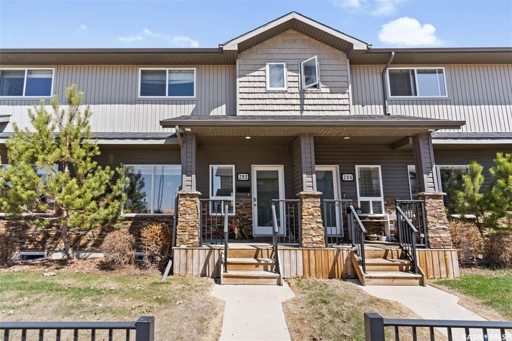Main Photo: 292 Willowgrove Lane in Saskatoon: Willowgrove Residential for sale : MLS®# SK927919