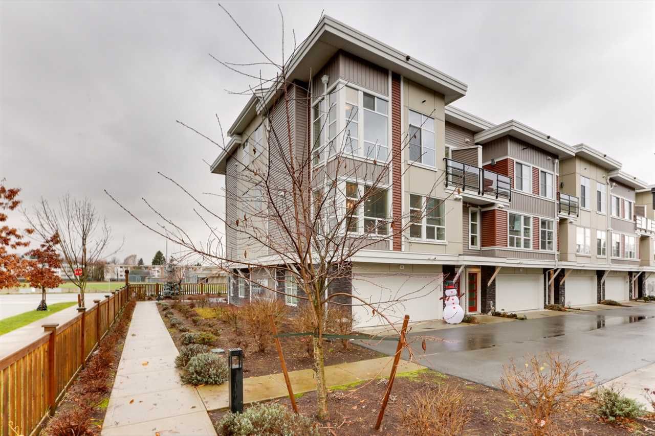 Main Photo: 6 8466 MIDTOWN Way in Chilliwack: Chilliwack W Young-Well Townhouse for sale in "MIDTOWN 2" : MLS®# R2556347