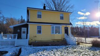 Photo 1: 998 Highway 215 in East Walton: 403-Hants County Residential for sale (Annapolis Valley)  : MLS®# 202200607