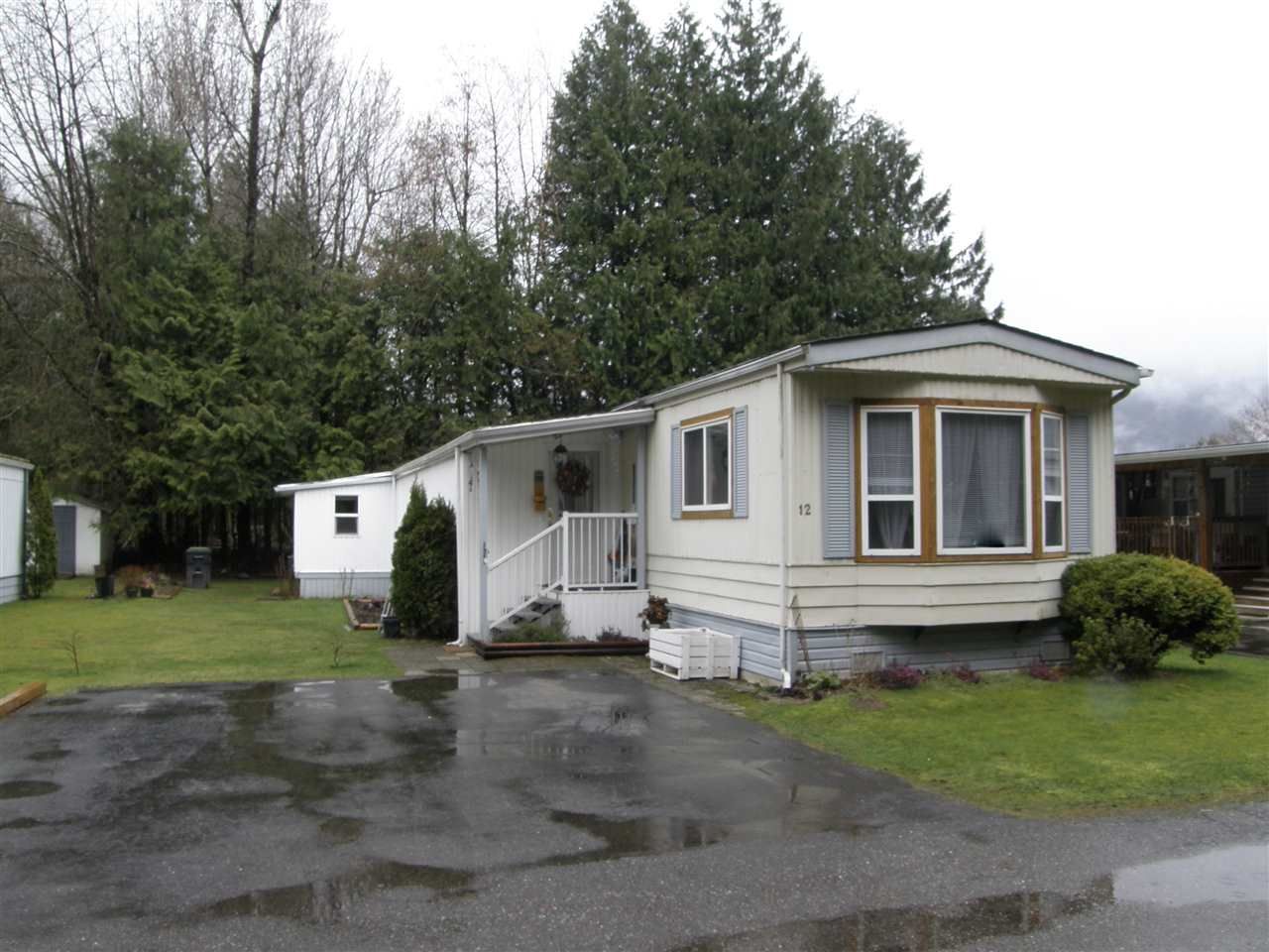 Main Photo: 12 62010 FLOOD HOPE Road in Hope: Hope Center Manufactured Home for sale : MLS®# R2556041