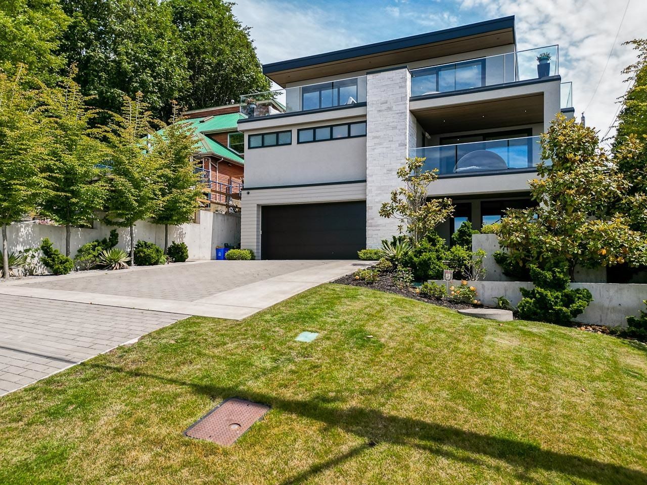 Main Photo: 1228 EVERALL Street: White Rock House for sale in "White Rock Hillside" (South Surrey White Rock)  : MLS®# R2701484