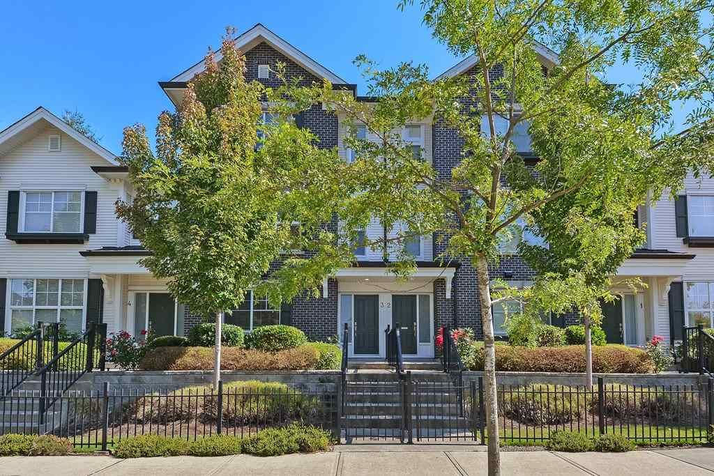 Main Photo: 3 2469 164 Street in Surrey: Grandview Surrey Townhouse for sale in "Abbey Road" (South Surrey White Rock)  : MLS®# R2402396