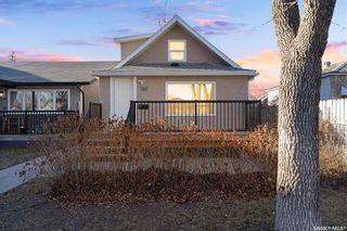 Photo 1: 707 M Avenue South in Saskatoon: King George Residential for sale : MLS®# SK952208