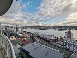 Photo 2: 2201 892 CARNARVON STREET in New Westminster: Downtown NW Condo for sale : MLS®# R2499563