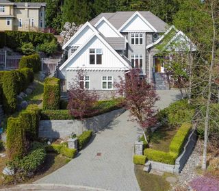 Photo 1: 2985 ROCKRIDGE Lane in Coquitlam: Westwood Plateau House for sale : MLS®# R2684919