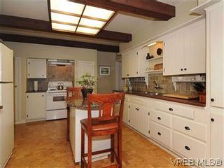 Photo 6: 1990 Cromwell Rd in VICTORIA: SE Mt Tolmie House for sale (Saanich East)  : MLS®# 568537