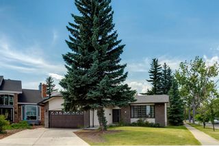 Photo 1: 303 STRAVANAN Bay SW in Calgary: Strathcona Park Detached for sale : MLS®# A1025695