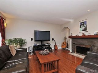 Photo 2: 464 W Viaduct Ave in VICTORIA: SW Prospect Lake House for sale (Saanich West)  : MLS®# 634992