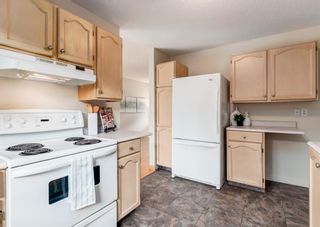 Photo 12: 5602 Ladbrooke Place SW in Calgary: Lakeview Detached for sale : MLS®# A1251585