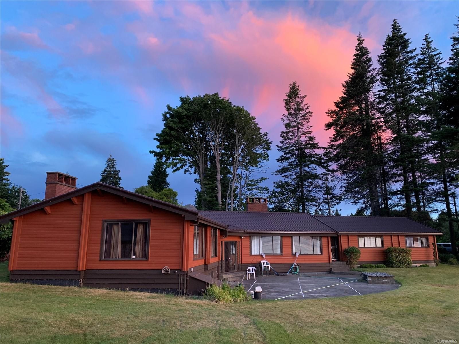 Main Photo: 1702 Wood Rd in Campbell River: CR Campbell River North House for sale : MLS®# 860065