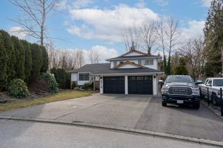 Photo 2: 3715 ROBSON Drive in Abbotsford: Abbotsford East House for sale : MLS®# R2755407